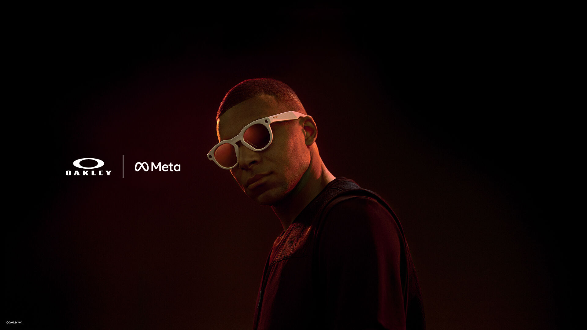 Kylian Mbappe Oakley Meta -älylasit kasvoillaan